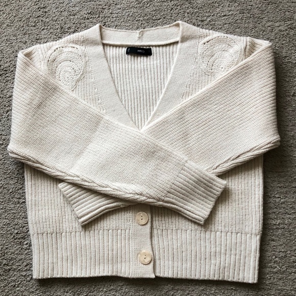 MANGO V- neck Cardigan Sweater.NWOT. - Picture 1 of 3